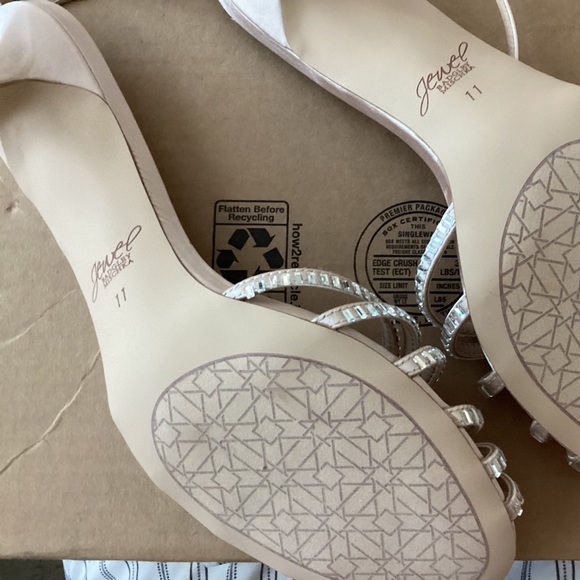 BADGLEY MISCHKA JEWEL OCEAN ANKLE STRAP KITTEN HEEL SANDALS CHAMPAGNE SZ 11 - Picture 12 of 12